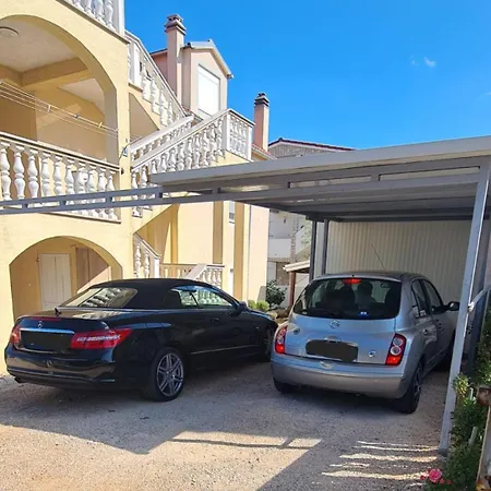 Zd Living 3 Sterne In زادار